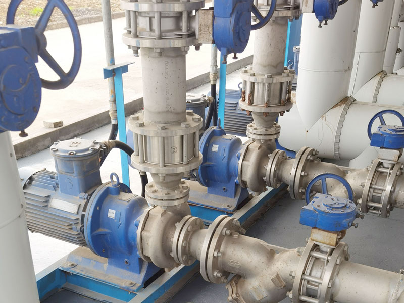 Low temperature magnetic pump case